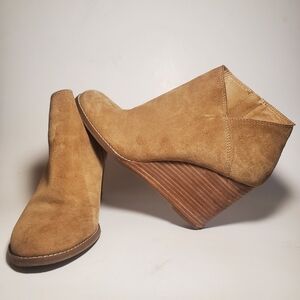 Lucky Brand Women's Bootie Yakeena Zip Wedge Honey Tan Oiled Suede Ankle Sz. 10